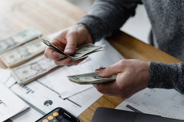 Beyond the 9-5: 15 Creative Side Hustles to Diversify Your Income